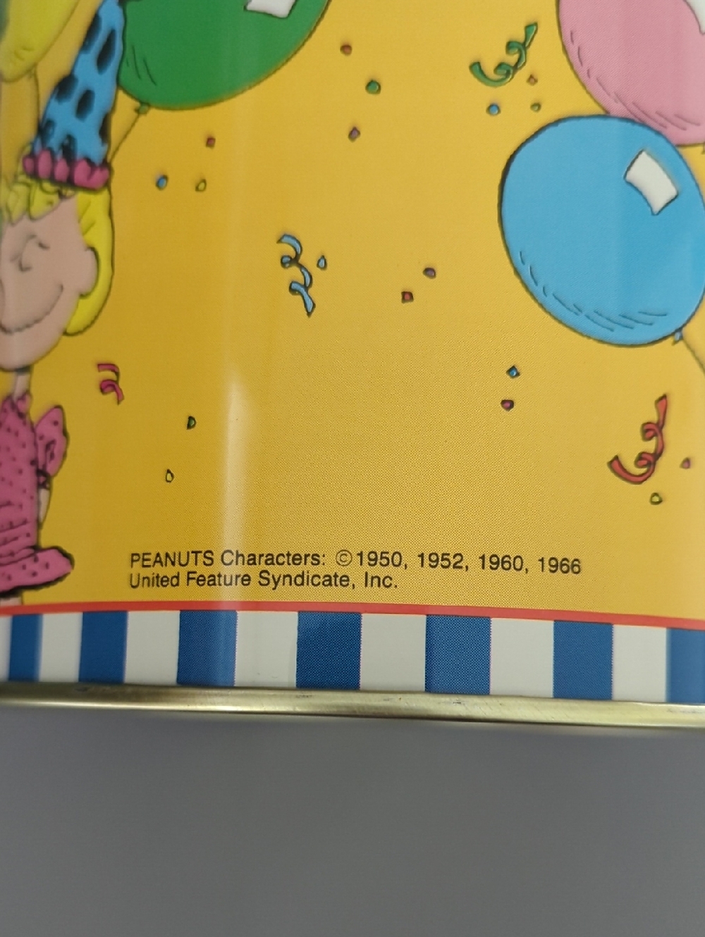 NWOT Vintage Peanuts Party Mix Tin - Picture 5 of 6